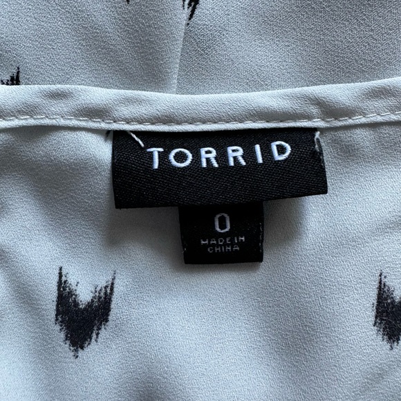 Torrid White Black arrow chevron blouse - Picture 3 of 3